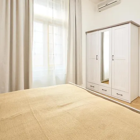 Alma Apartment